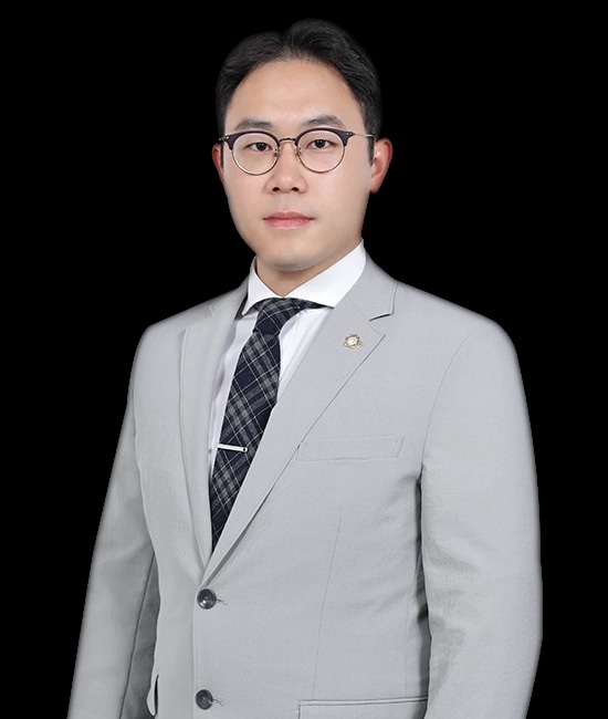 군전문변호사 최현덕